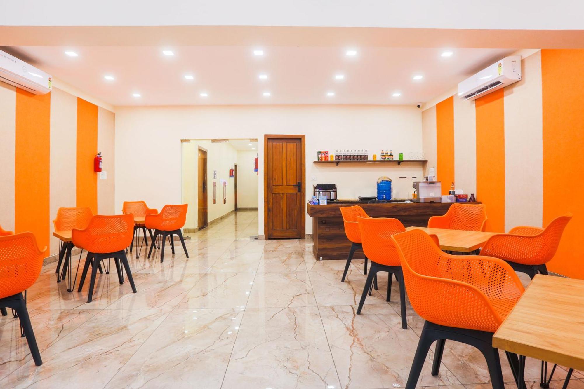 Super Townhouse Vikaspuri Hotel Delhi  Exterior photo