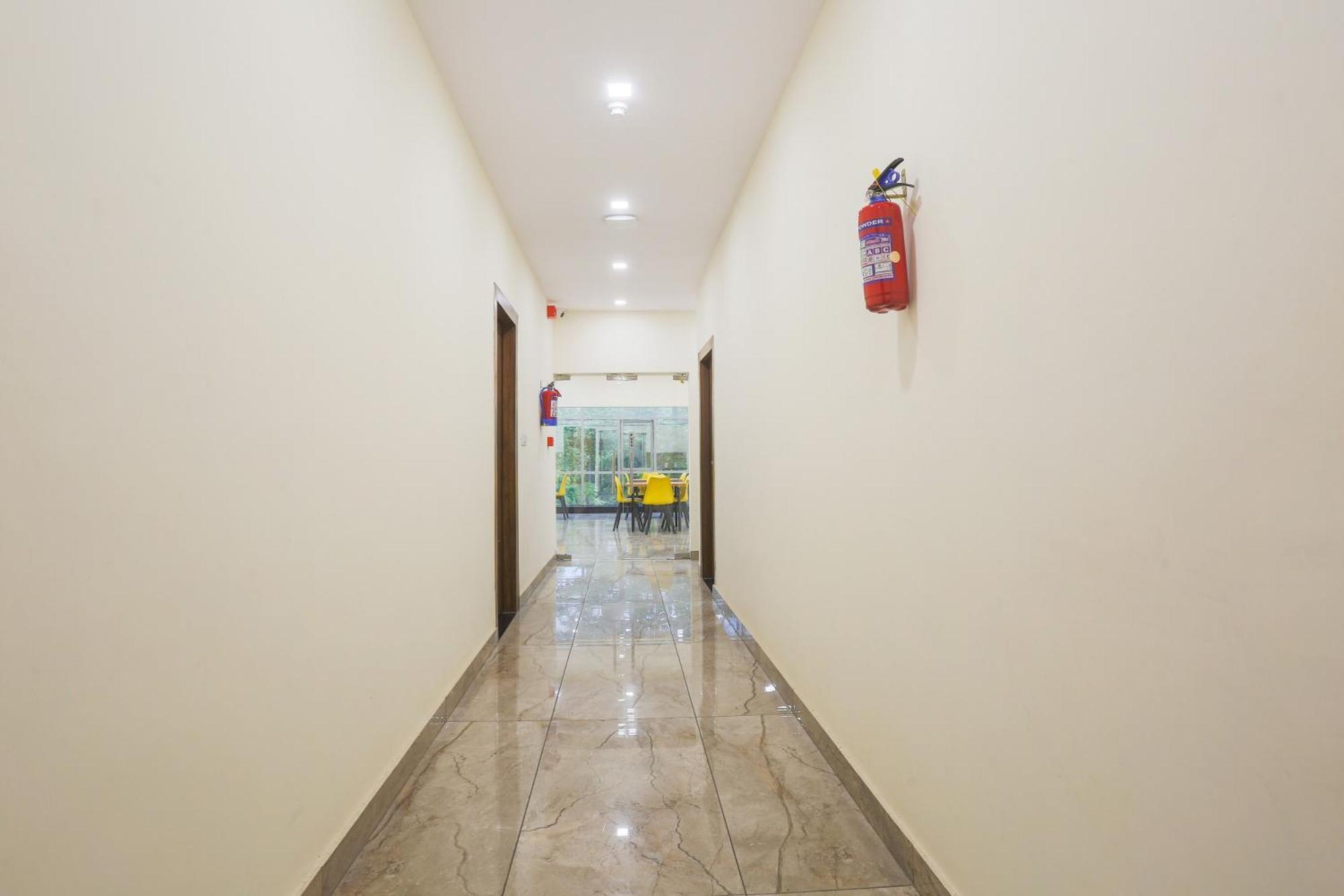 Super Townhouse Vikaspuri Hotel Delhi  Exterior photo