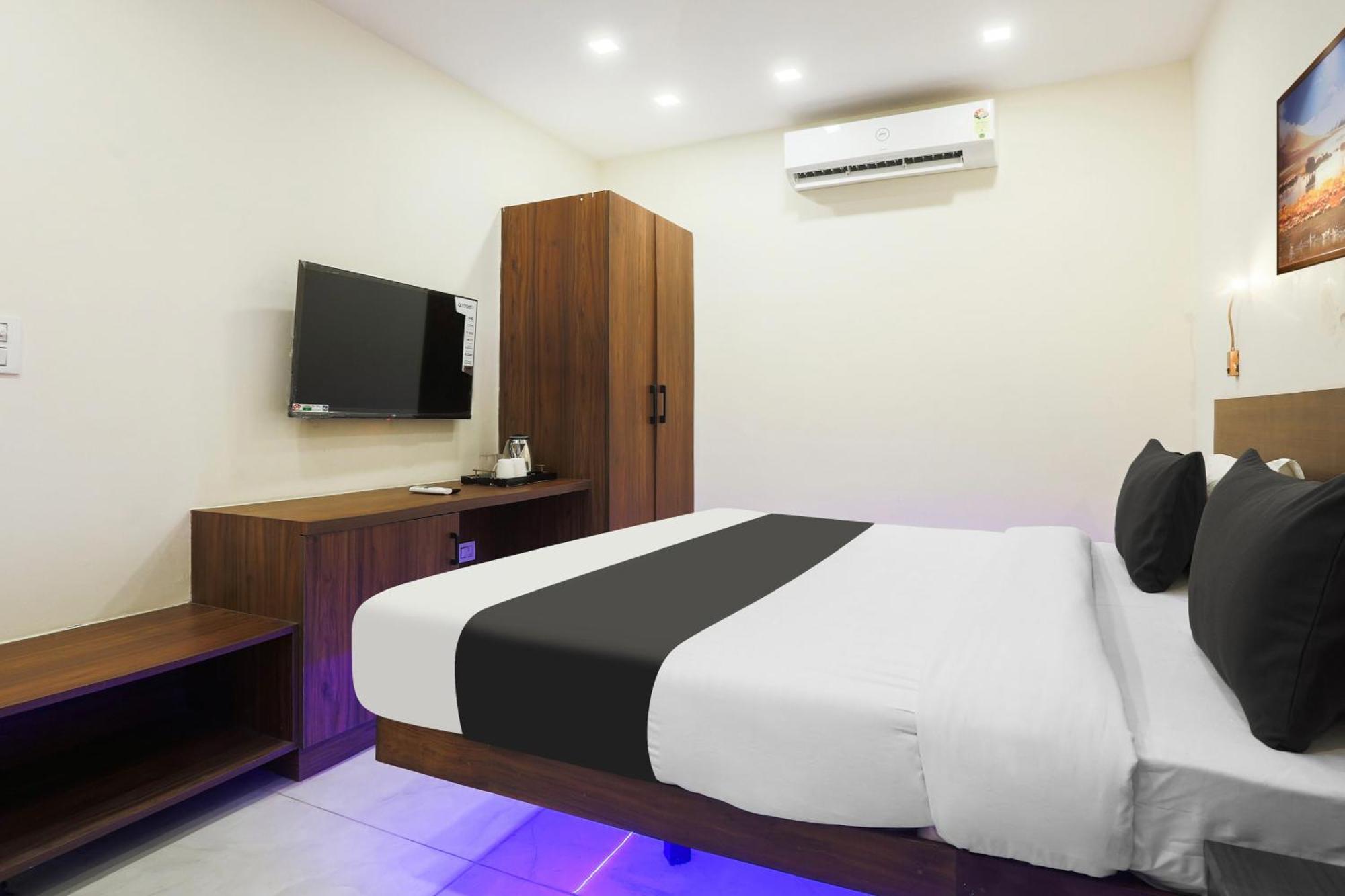 Super Townhouse Vikaspuri Hotel Delhi  Exterior photo
