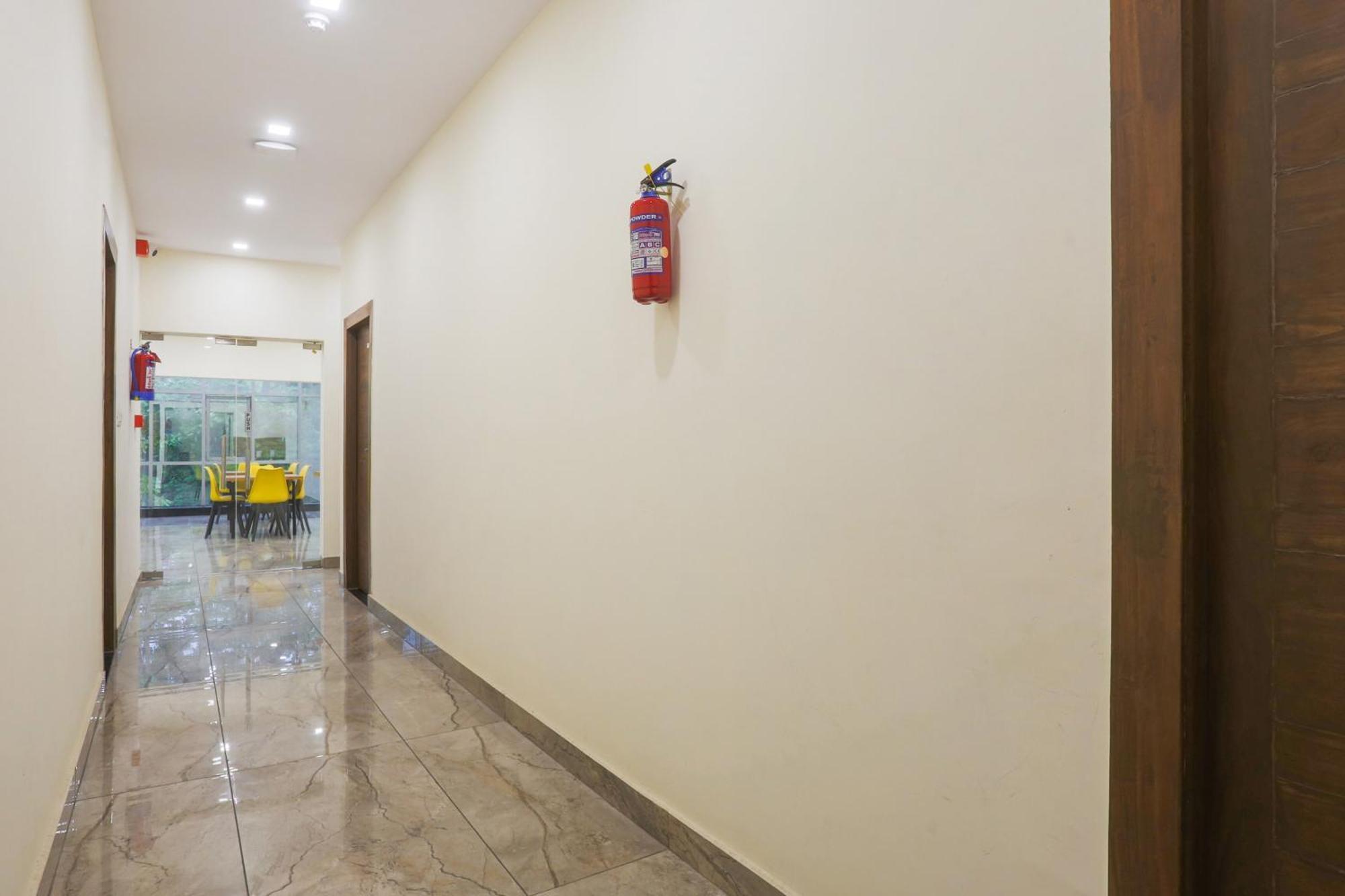 Super Townhouse Vikaspuri Hotel Delhi  Exterior photo