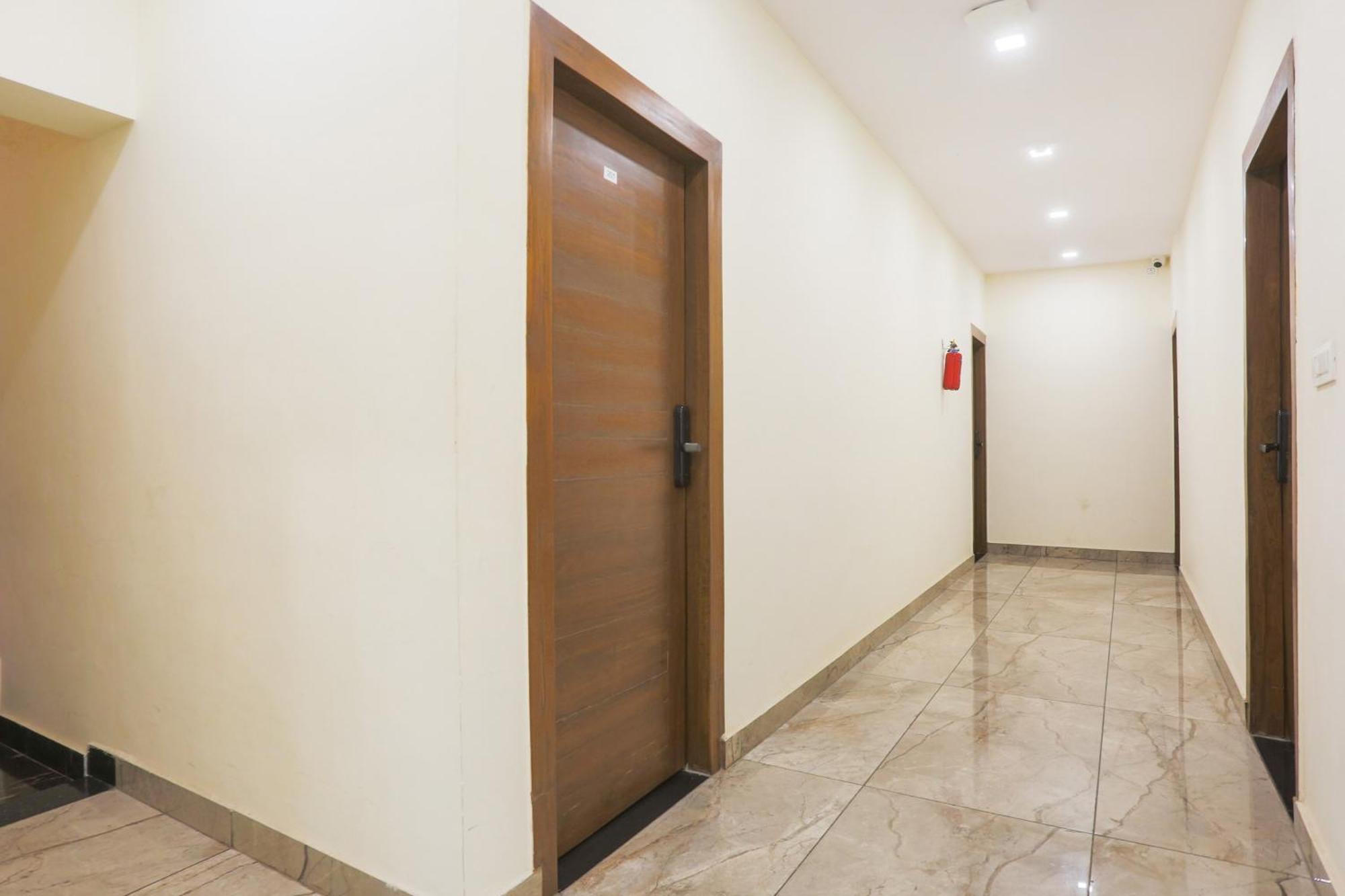 Super Townhouse Vikaspuri Hotel Delhi  Exterior photo